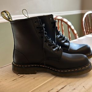 Men’s Dr. Martens 1460 AirWave size 11, never worn